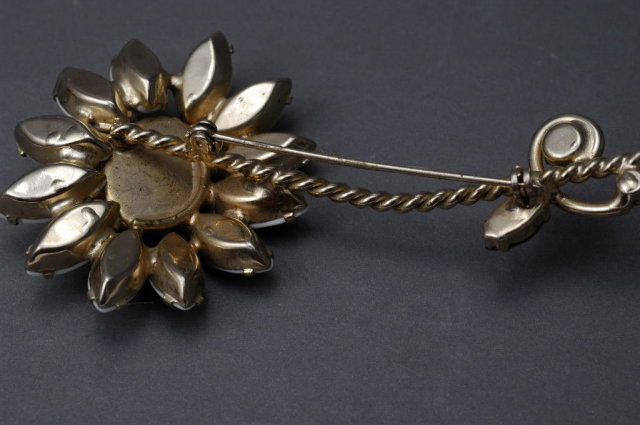 Large Vintage Black Centered White Daisy Brooch