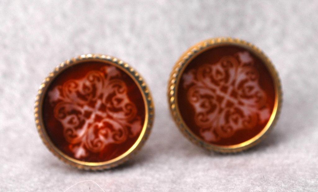 FINE CUFF LINKS WITH RED IRIDESCENT ENAMELING WITH MOORISH DESIGN