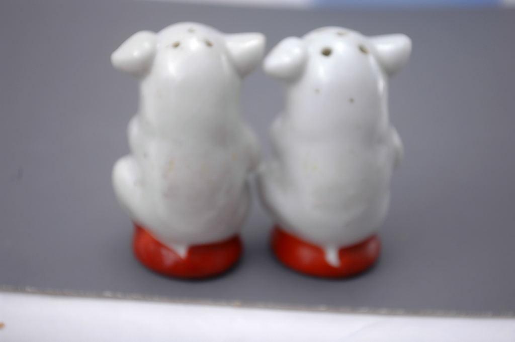Adorable Pigs Salt Pepper Shakers Pottery Ceramic