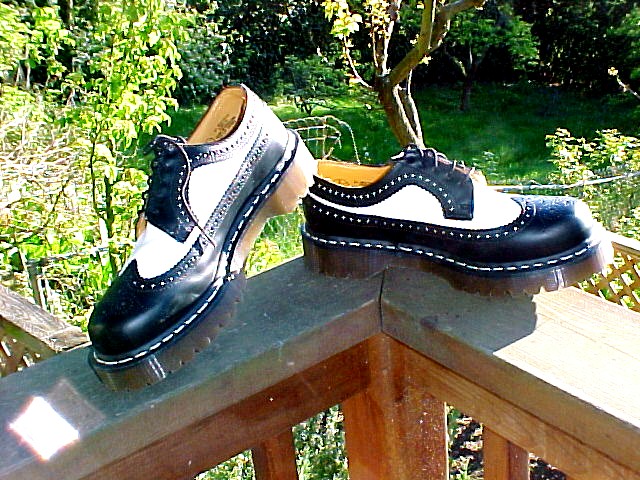 Doc Martens Spectator Saddle Shoes Men's 9