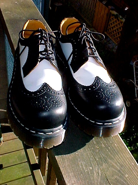 Doc Martens Spectator Saddle Shoes Men's 9