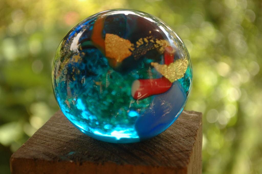 24K Gold Embeded Art Glass Paper Weight, Signed dated Michael J. Reid 1992