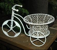 Garden Decor Small Metal Tricycle Woven Cane Basket Flower Basket Planter Planter Holder