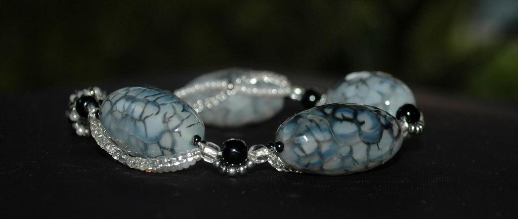 Black Grey Faceted Chunky AgateFire Agate Beads Bracelet with silver, glass foil & irriescent seed beads twisted snake pattern