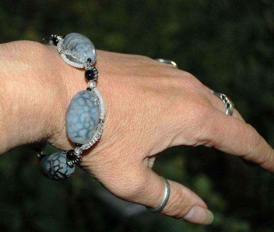 Black Grey Faceted Chunky AgateFire Agate Beads Bracelet with silver, glass foil & irriescent seed beads twisted snake pattern