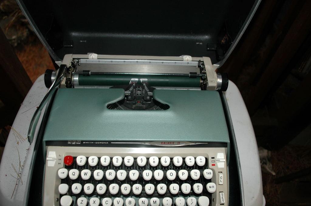 Vintage Smith Corona Gallaxy II Manual typewriter
