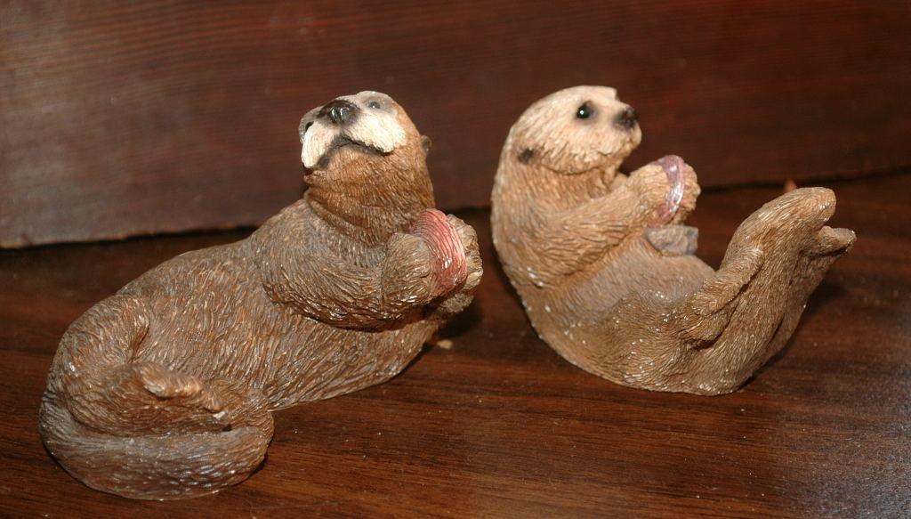 2 Otters Stone Critter Sculpture United Design Corp 1990