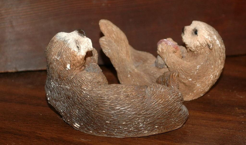 2 Otters Stone Critter Sculpture United Design Corp 1990