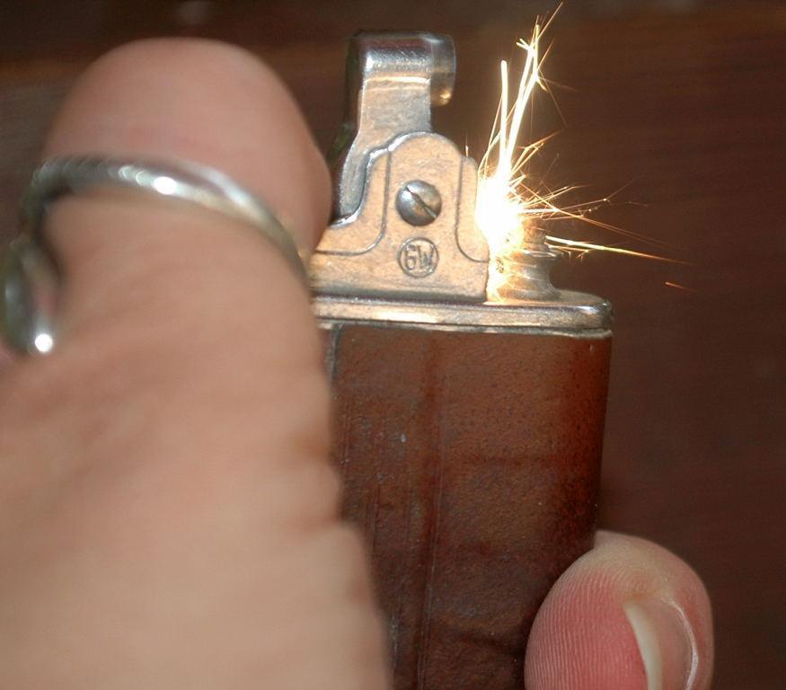 Vintage Delux Lighter with Brown Leather