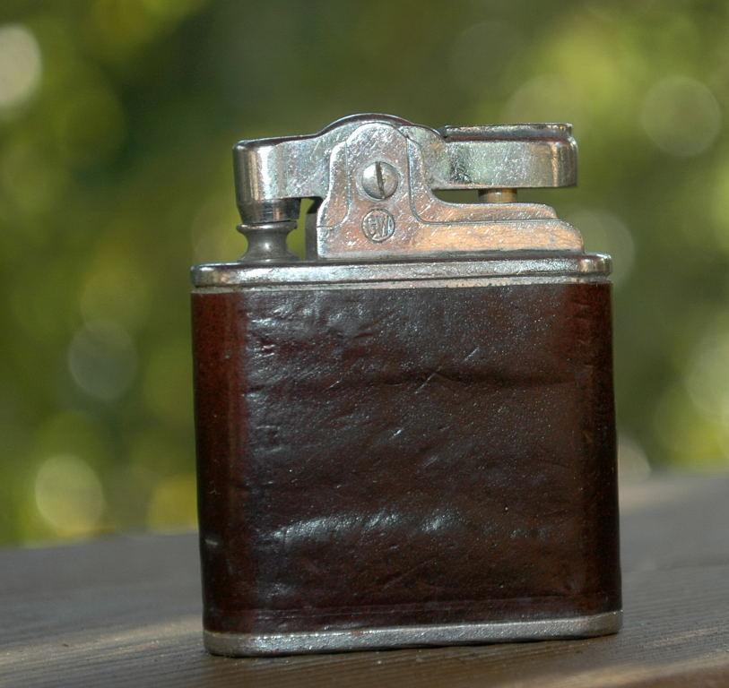 Vintage Delux Lighter with Brown Leather