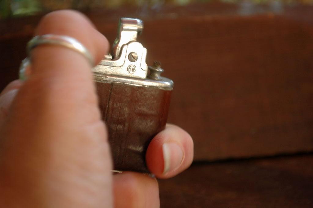 Vintage Delux Lighter with Brown Leather