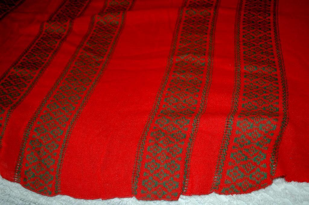 Vintage Long Oval Red/ Green Tablecloth Christmas, Ethnic,