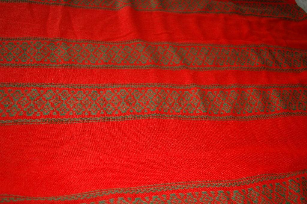Vintage Long Oval Red/ Green Tablecloth Christmas, Ethnic,
