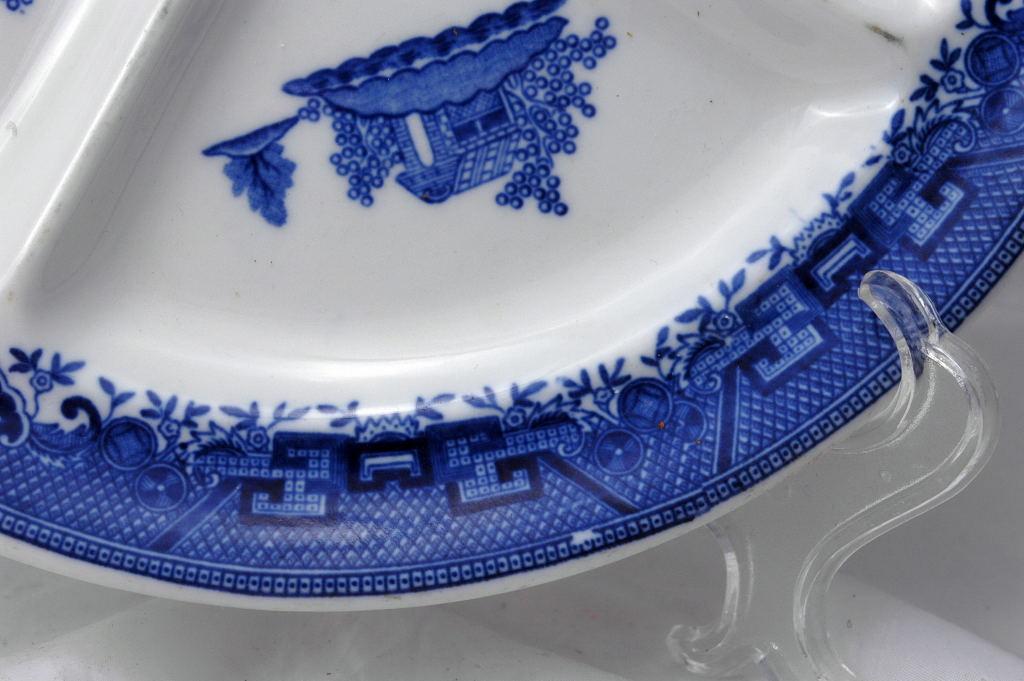 Denver Grill Plate Made in the U.S.A. Chinoiserie Blue White Blue Willow Pattern Porcelain Divided Dish