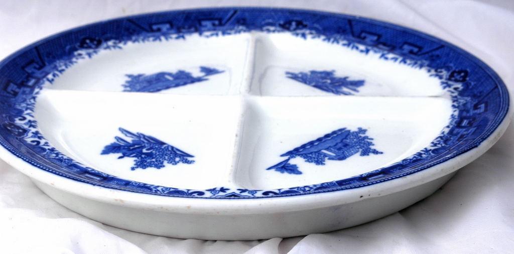 Denver Grill Plate Made in the U.S.A. Chinoiserie Blue White Blue Willow Pattern Porcelain Divided Dish