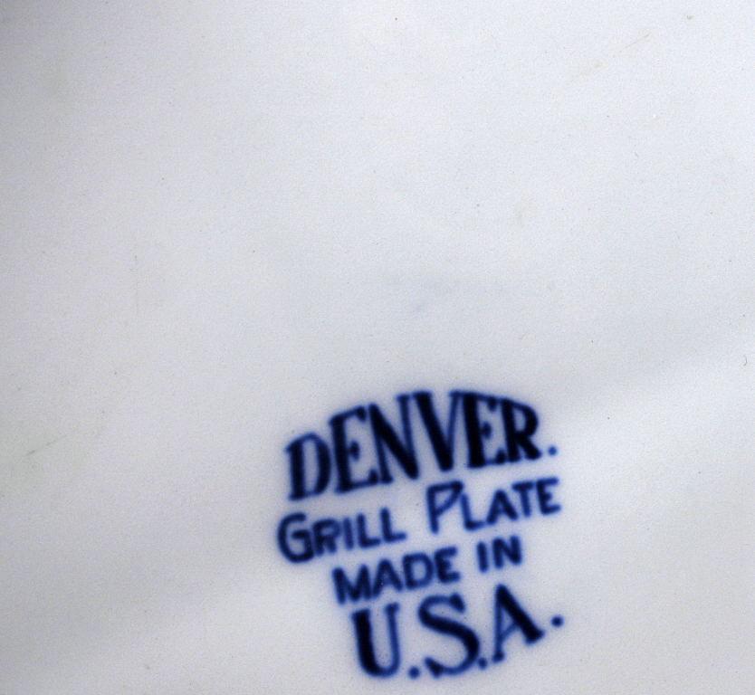 Denver Grill Plate Made in the U.S.A. Chinoiserie Blue White Blue Willow Pattern Porcelain Divided Dish