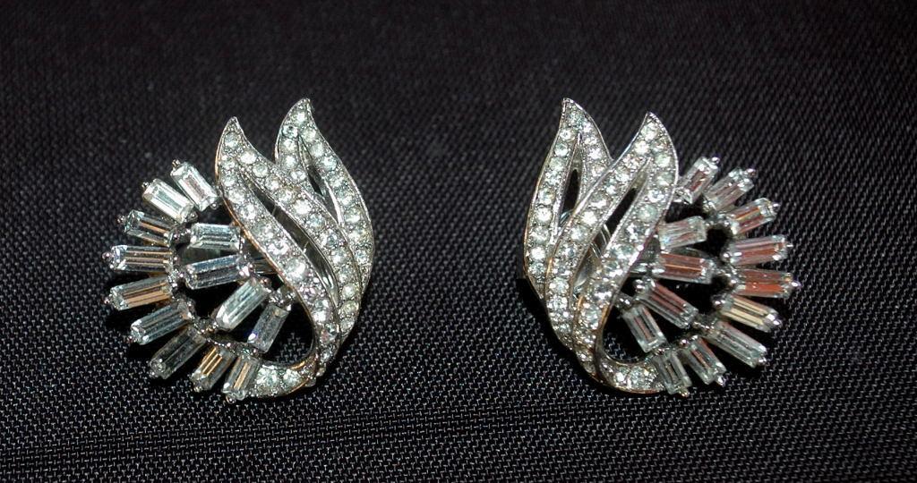 Trifari White Crystal Fan Swag Clip On Earrings
