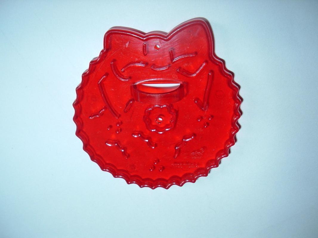 HRM Vintage Red Plastic Cookie Cutter - Christmas Wreath Free Shipping