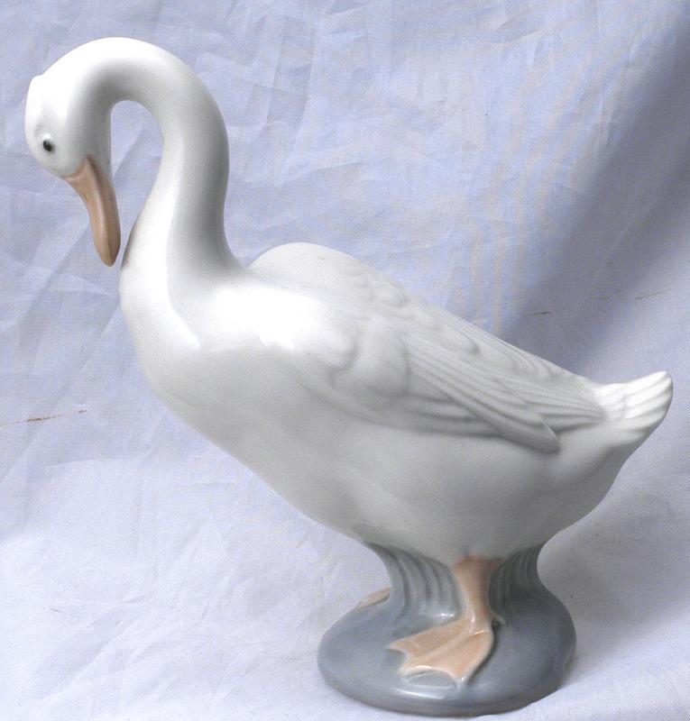 BEAUTIFUL LLADRO NAO DAISA GOOSE FIGURINE