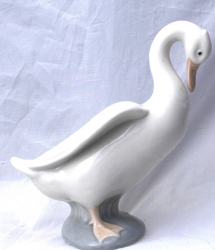 BEAUTIFUL LLADRO NAO DAISA GOOSE FIGURINE