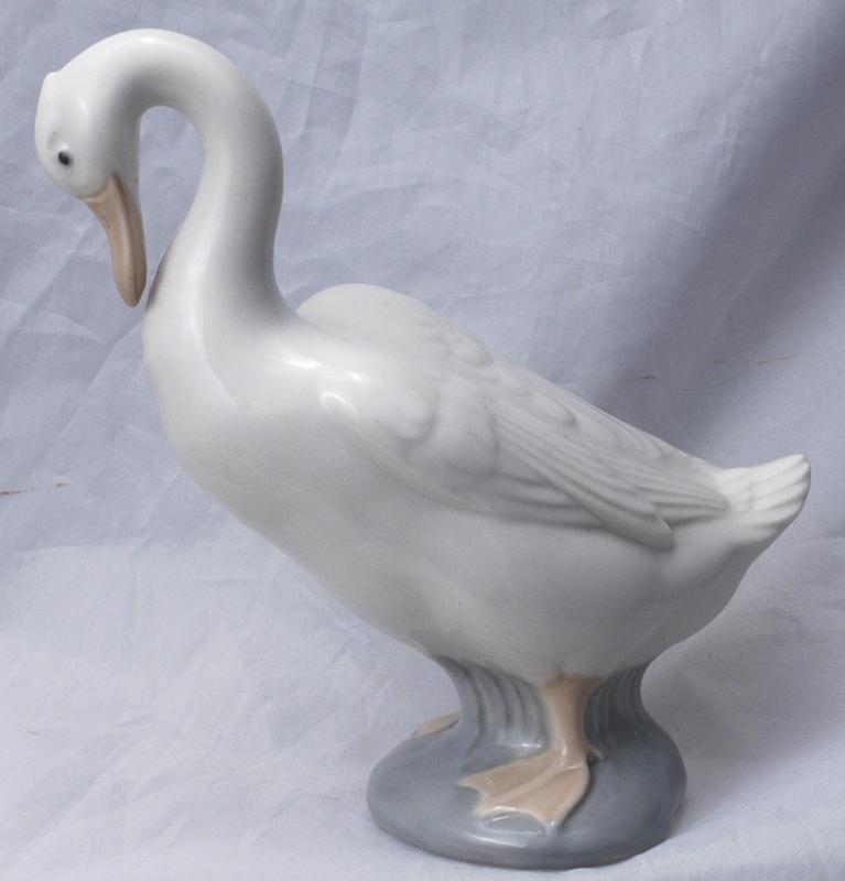 BEAUTIFUL LLADRO NAO DAISA GOOSE FIGURINE
