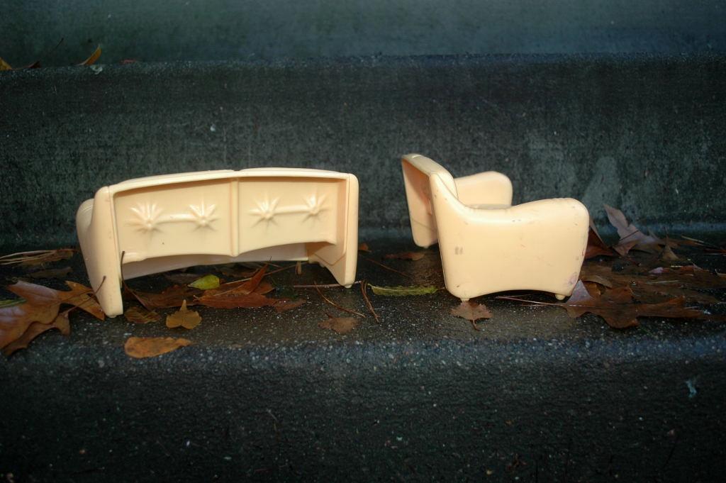 2 Vintage Barbie Love Seat Couches Doll House Furniture Free Shipping