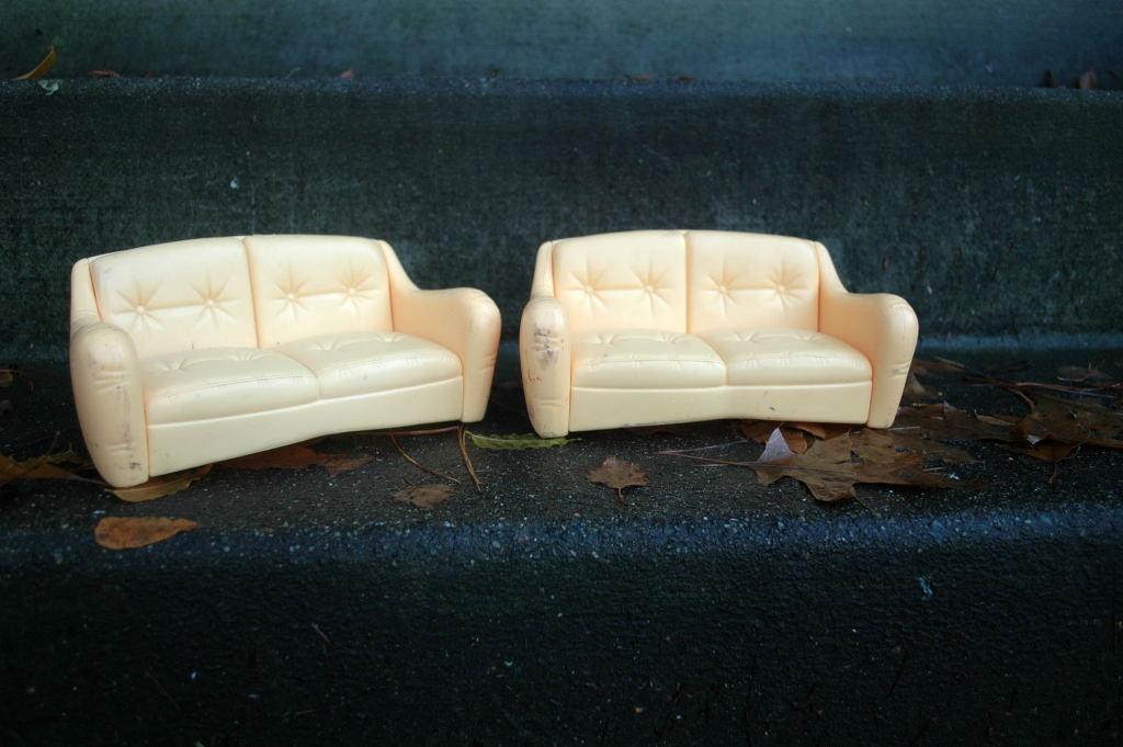 2 Vintage Barbie Love Seat Couches Doll House Furniture Free Shipping