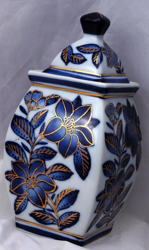 Oriental Blue White Porcelain Ginger Jar