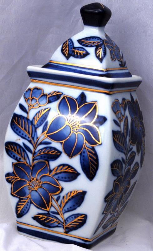 Oriental Blue White Porcelain Ginger Jar