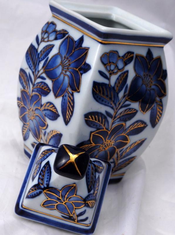 Oriental Blue White Porcelain Ginger Jar