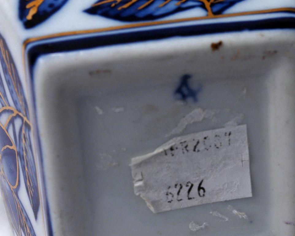 Oriental Blue White Porcelain Ginger Jar