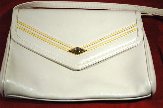 Vintage Gucci Winter White Leather Purse