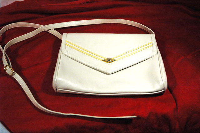 Vintage Gucci Winter White Leather Purse