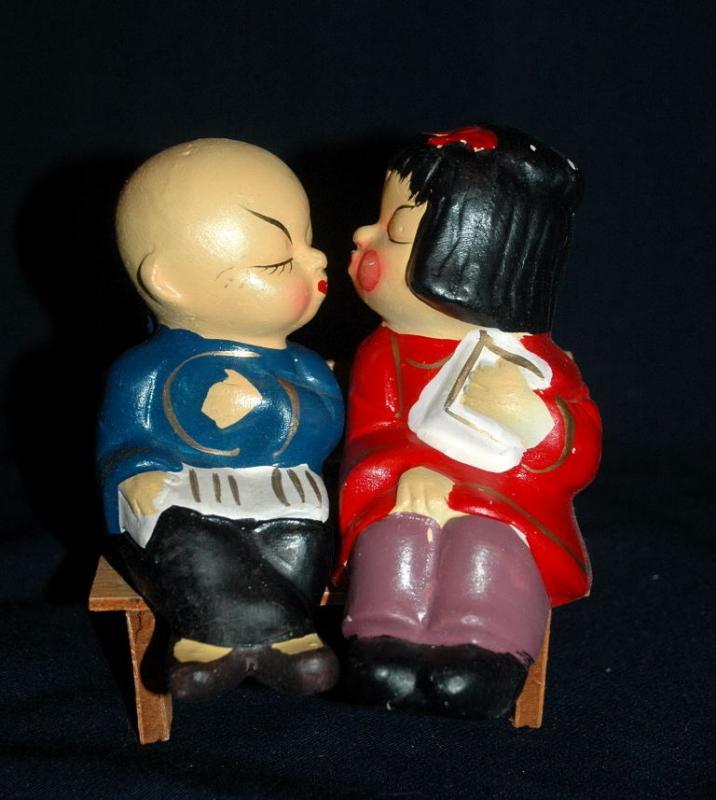Kissing Oriental / Asian Boy Girl Salt Pepper Shakers Bench Sitters / Composition construction FREE SHIPPING