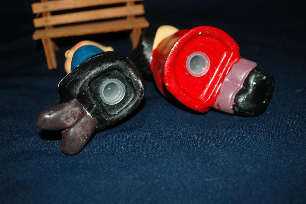 Kissing Oriental / Asian Boy Girl Salt Pepper Shakers Bench Sitters / Composition construction FREE SHIPPING