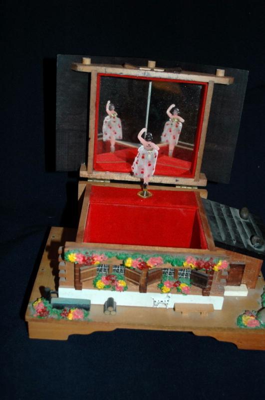 SWISS CHALET MUSICAL JEWELERY BOX Hand made
