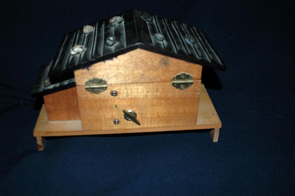SWISS CHALET MUSICAL JEWELERY BOX Hand made