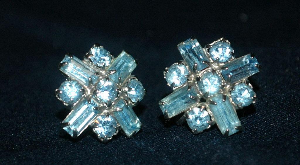 Darling Blue Crystal Screw Back Earrings vintage Free Shipping
