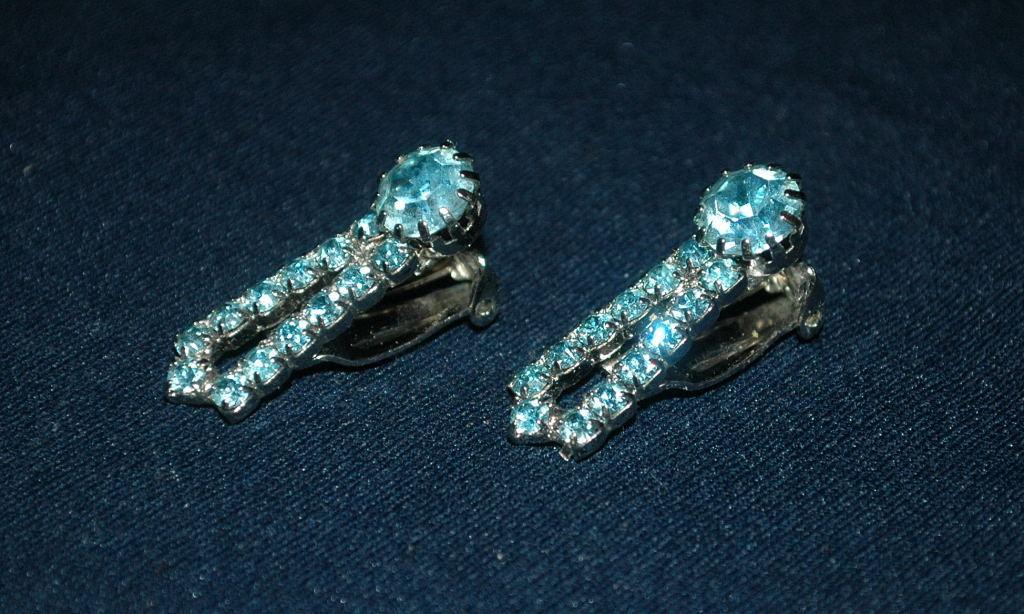 Darling Blue Crystal Clip On Earrings vintage Free Shipping