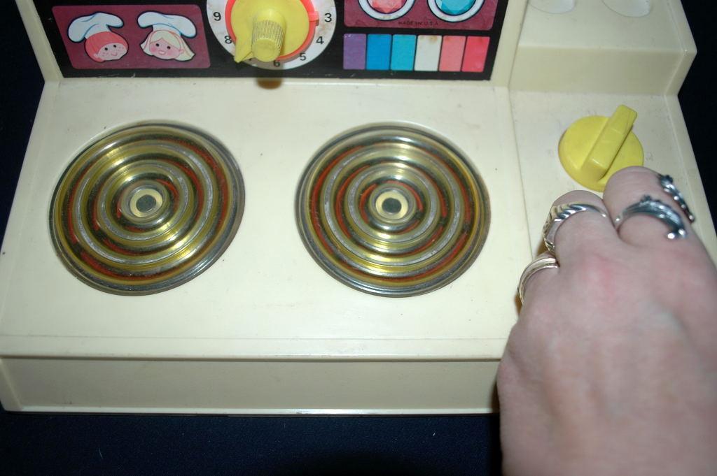 GREAT VINTAGE FISHER PRICE STOVE TOP