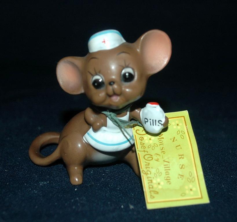 VINTAGE JOSEF ORIGINALS NURSE MOUSE WITH PILLS FIGURINE MADE IN JAPAN with tags Free Shipping
