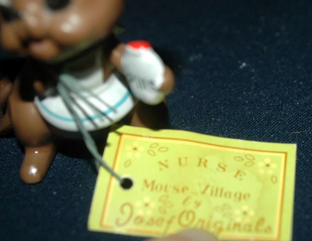 VINTAGE JOSEF ORIGINALS NURSE MOUSE WITH PILLS FIGURINE MADE IN JAPAN with tags Free Shipping