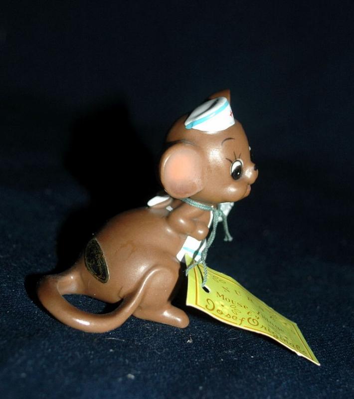 VINTAGE JOSEF ORIGINALS NURSE MOUSE WITH PILLS FIGURINE MADE IN JAPAN with tags Free Shipping