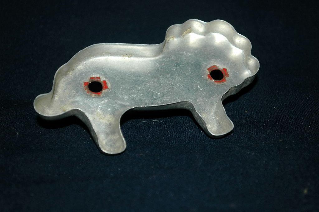 Lion Aluminum Cookie Cutter Red Painted Handle FREE SHIPPING
