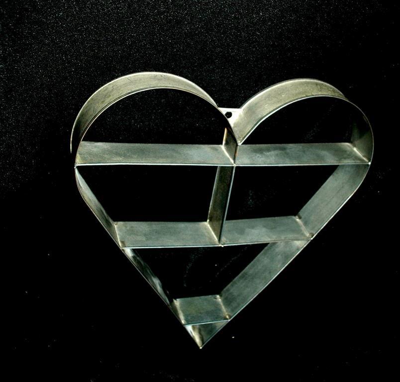 Metal Heart Shaped Knick Knack Wall Shelf