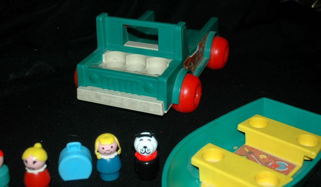 Fisher Price Little People Play Family Camper Set With Boat, Family and Dog