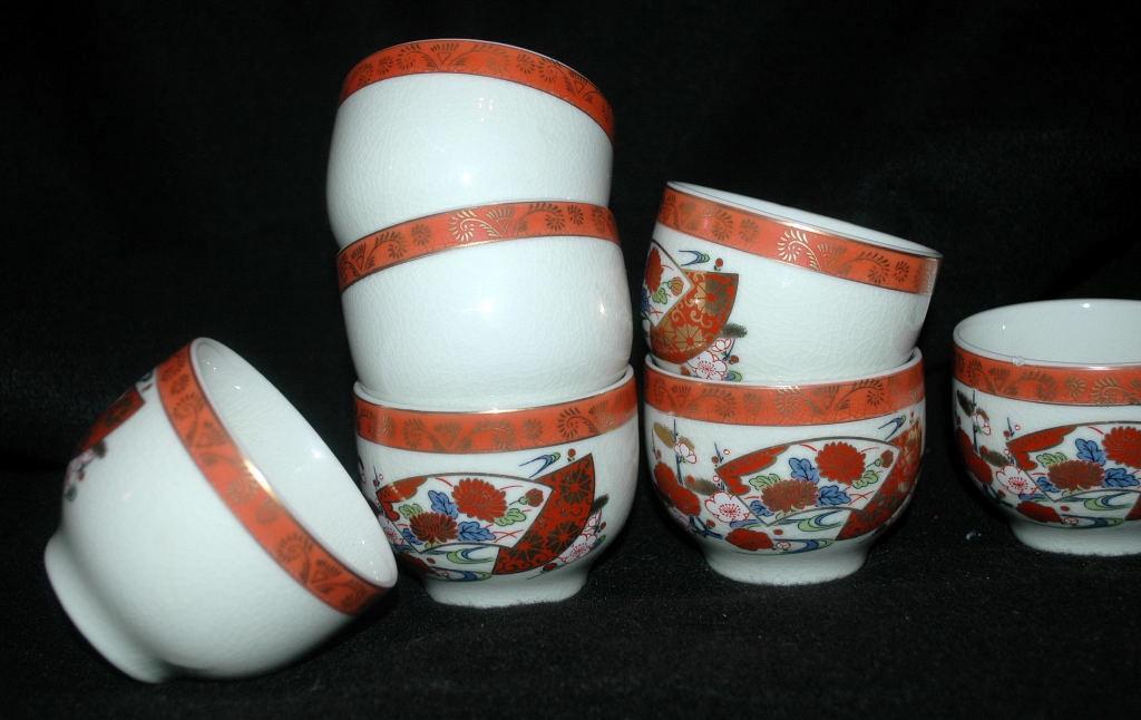 KUTANI WARE Porcelain Tea Cup or Bowl Set 7 hand painted enamel with gold trim
