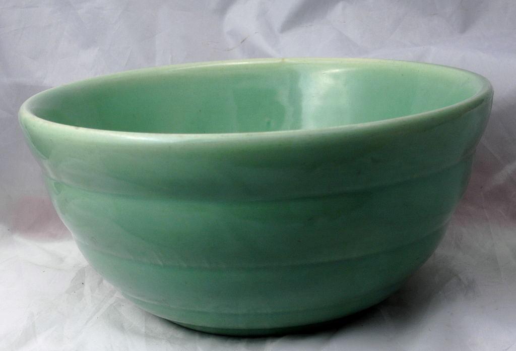 Vintage 1941 USA BAUER POTTERY Co. Large Beehive Ringwear Number 12 Pastel Green Mixing Bowl