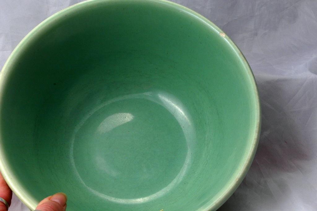 Vintage 1941 USA BAUER POTTERY Co. Large Beehive Ringwear Number 12 Pastel Green Mixing Bowl