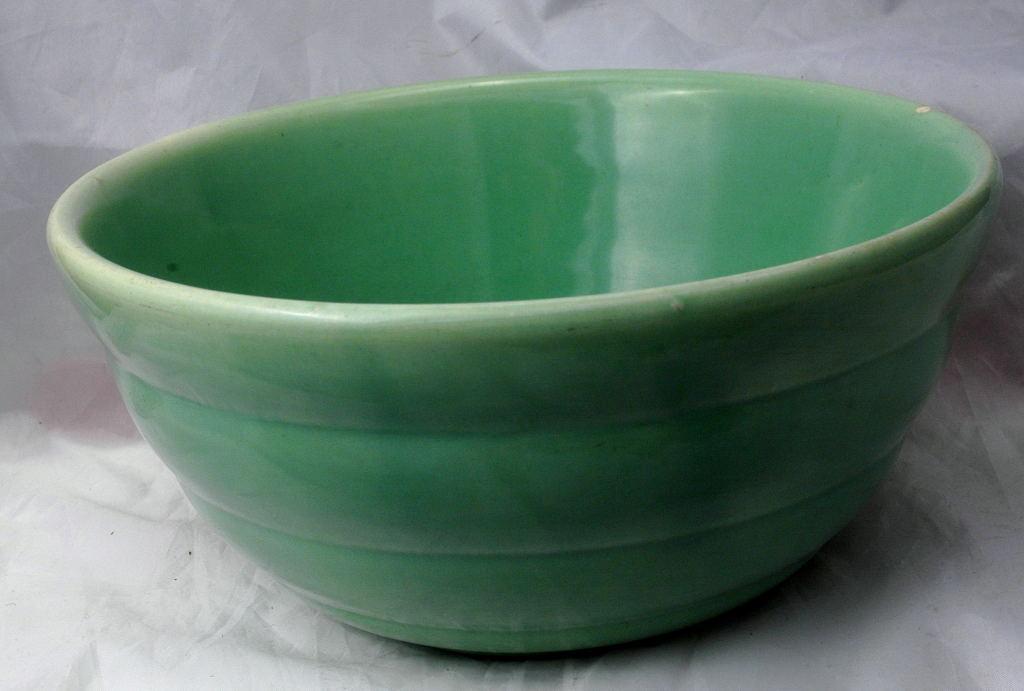 Vintage 1941 USA BAUER POTTERY Co. Large Beehive Ringwear Number 12 Pastel Green Mixing Bowl